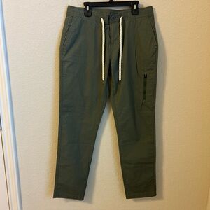 Vuori Women’s Ripstop Climber Pants In Army Green. Size Medium. Never Worn